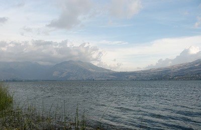 Yamor festival swimming in Lake San Pablo